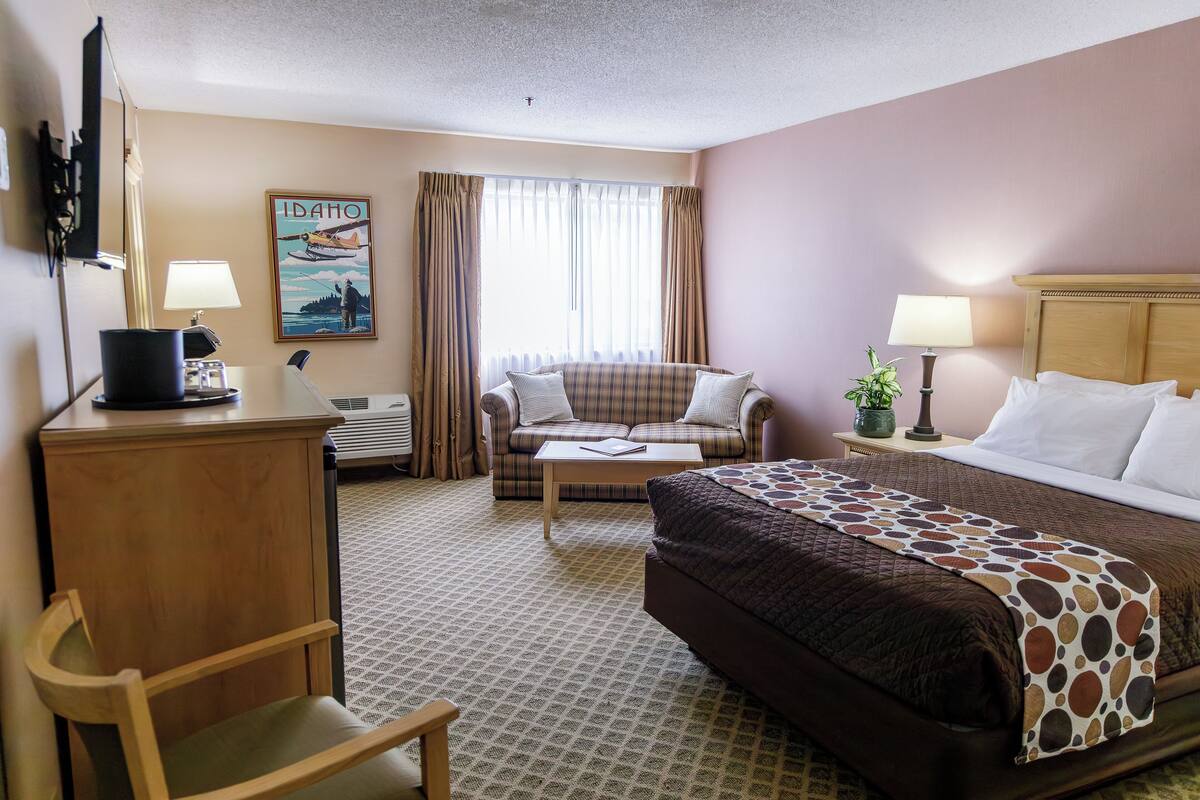 individually decorated, individually furnished, desk, laptop workspace