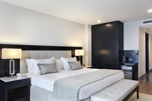 Premium bedding, minibar, in-room safe, desk - Miramar by Windsor Copacabana (Rio de Janeiro)
