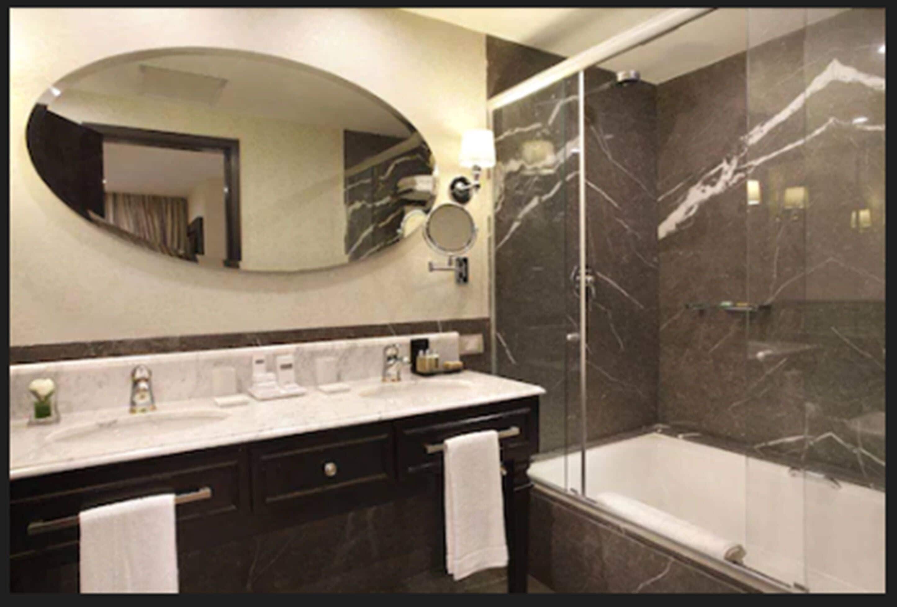 shower, rainfall showerhead, free toiletries, hair dryer