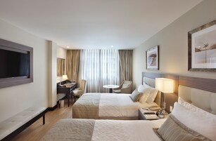 Ropa de cama de alta calidad y minibar 
