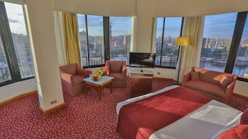 Executive tweepersoonskamer, uitzicht op rivier | Een minibar, een kluis op de kamer, individueel gedecoreerd