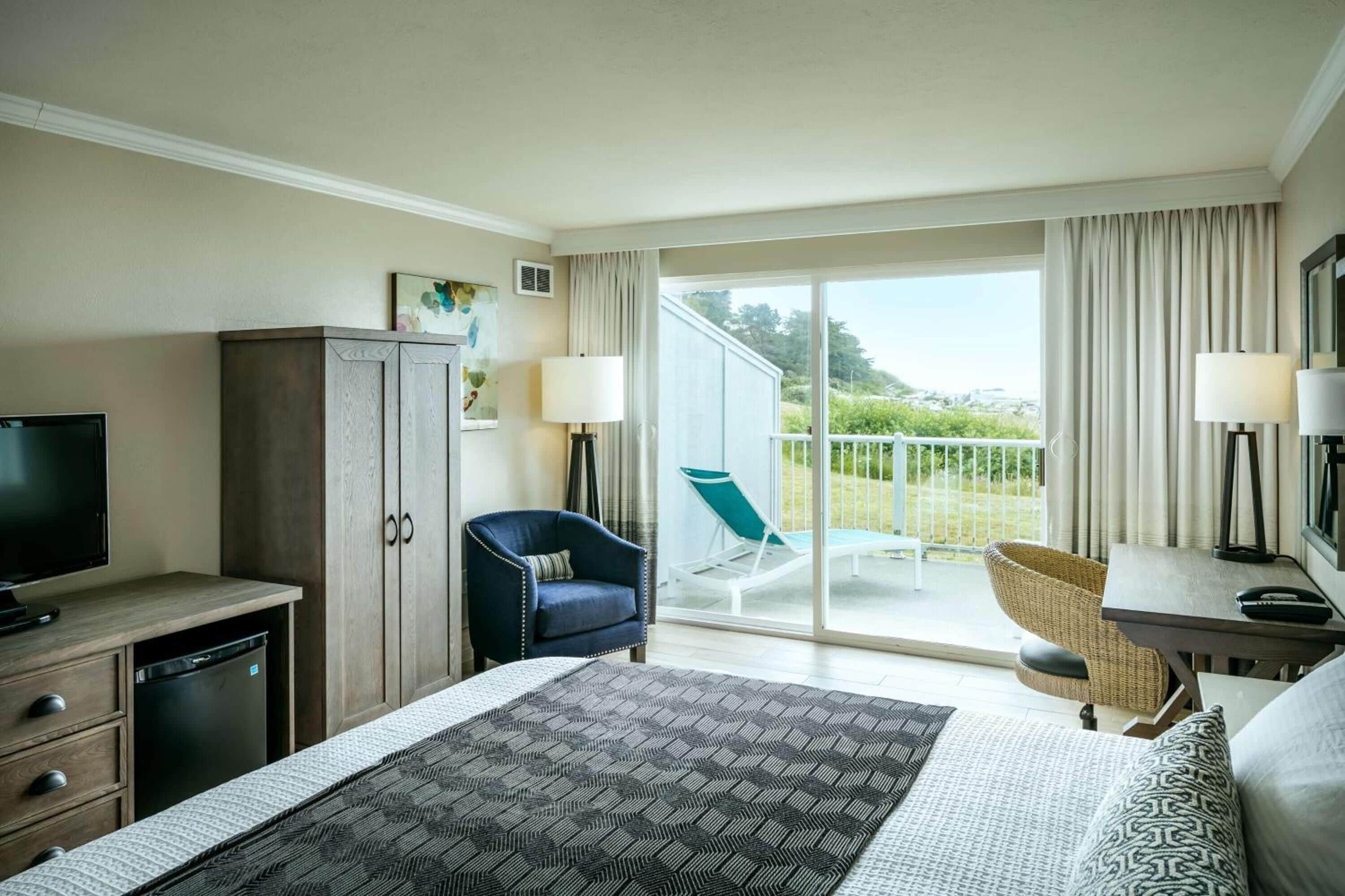 desk, free wifi, bed sheets, wheelchair access