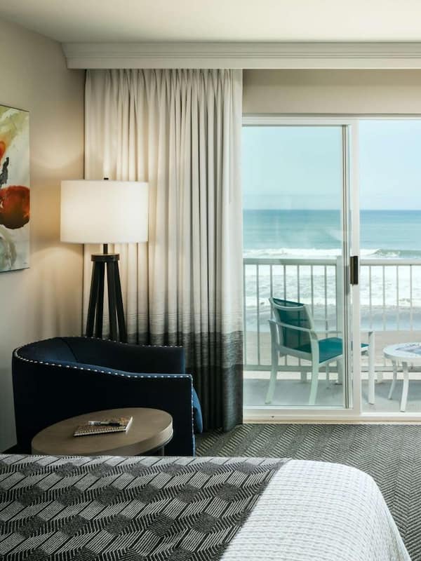 Room, 1 King Bed, Ocean View | Desk, free WiFi, bed sheets, wheelchair access