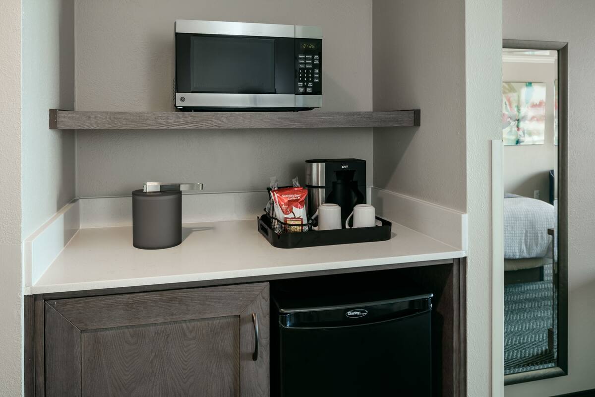 desk, free wifi, bed sheets, wheelchair access