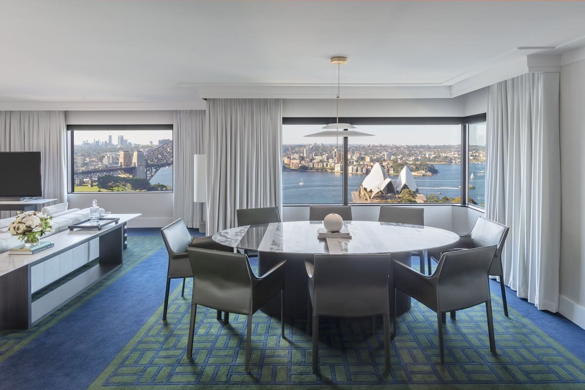 Suite, 1 kingsize bed, rolstoeltoegankelijk bad (Opera, Club Intercontinental Access) | Kamervoorziening