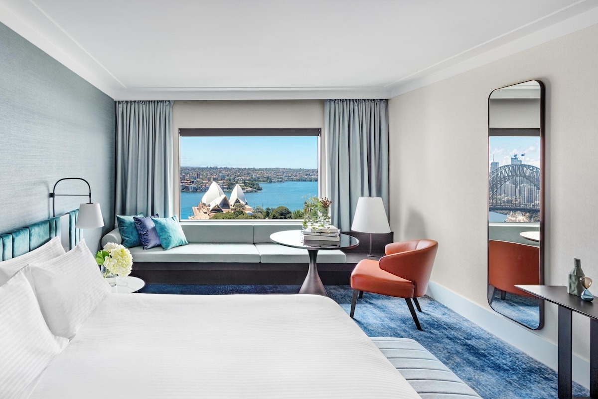 Premium bedding, down comforters, minibar, in-room safe