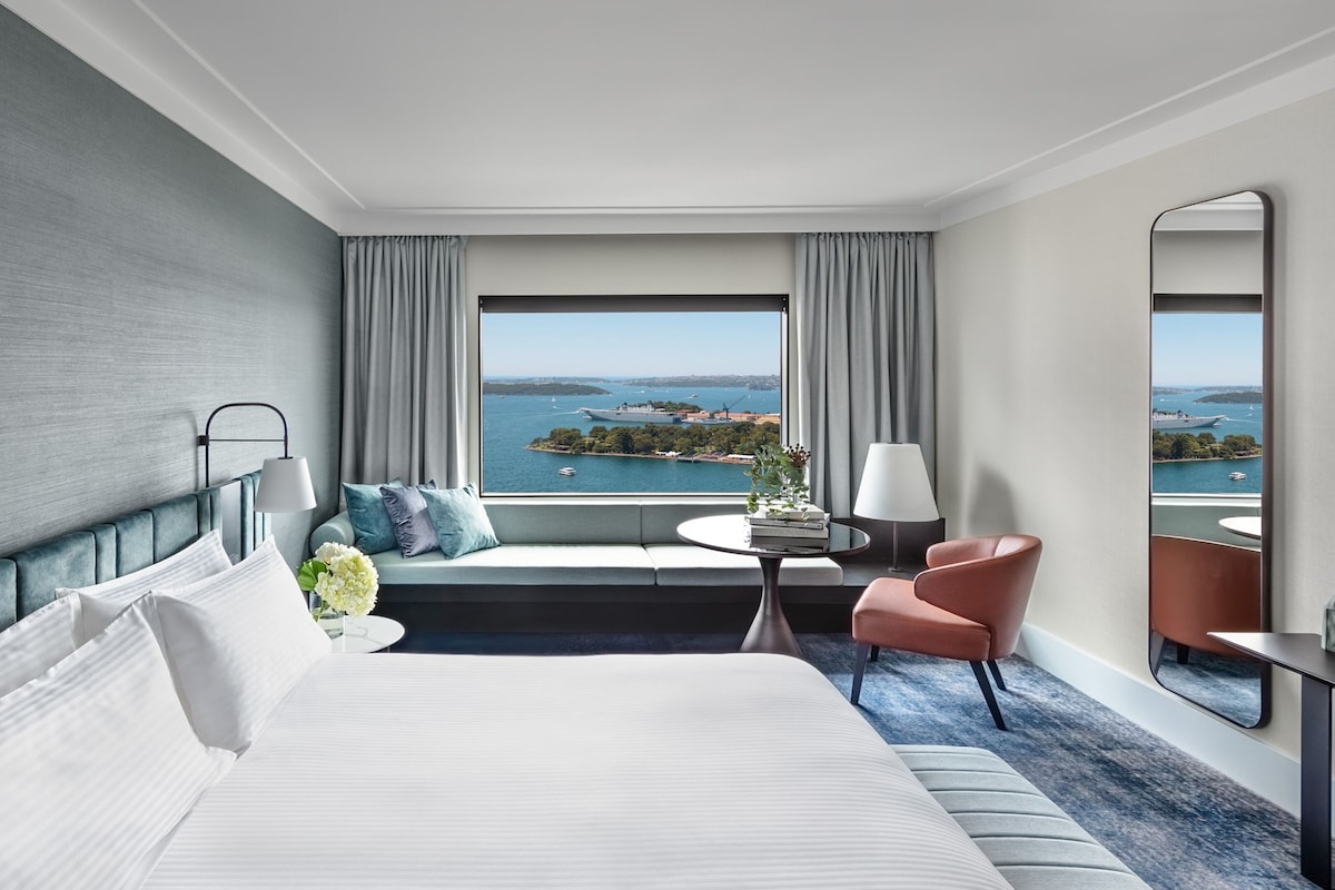 Premium bedding, down comforters, minibar, in-room safe