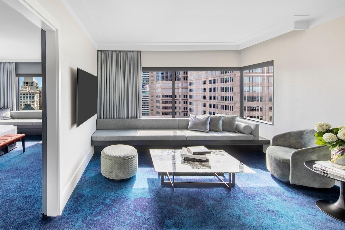 Premium bedding, down comforters, minibar, in-room safe