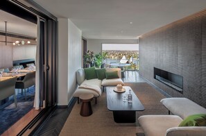 Premium bedding, down duvets, minibar, in-room safe - InterContinental Sydney by IHG (Sydney)