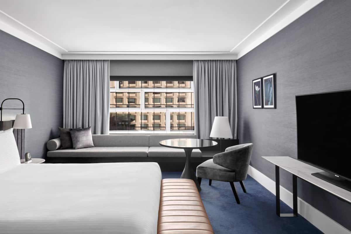 1 bedroom, premium bedding, down duvets, minibar