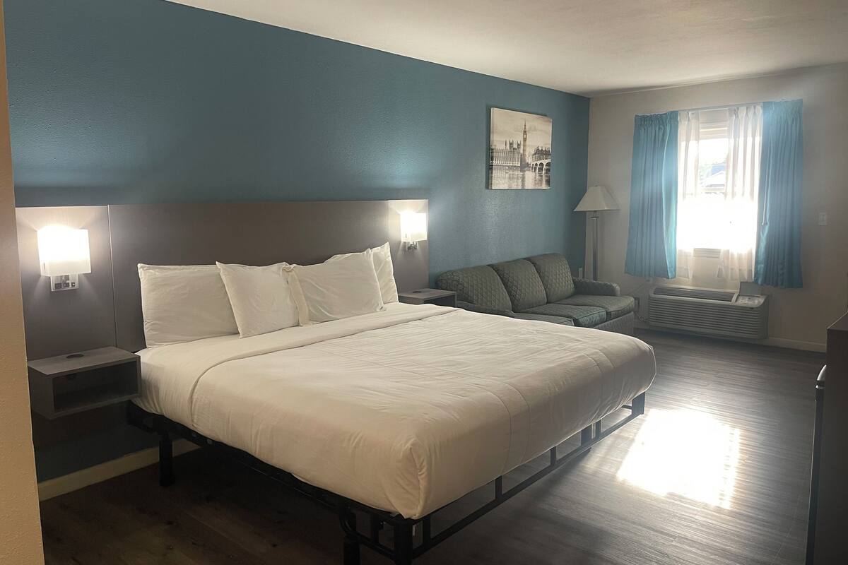 Kamar Standar, 1 Tempat Tidur King, Bebas Asap Rokok | Tirai kedap cahaya, setrika/meja setrika, dan seprai linen