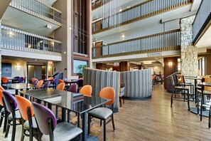 Buffet déjeuner gratuit tous les jours