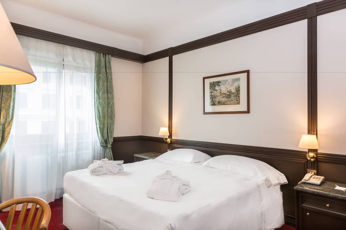 Superior Double Room | Minibar, in-room safe, desk, blackout drapes