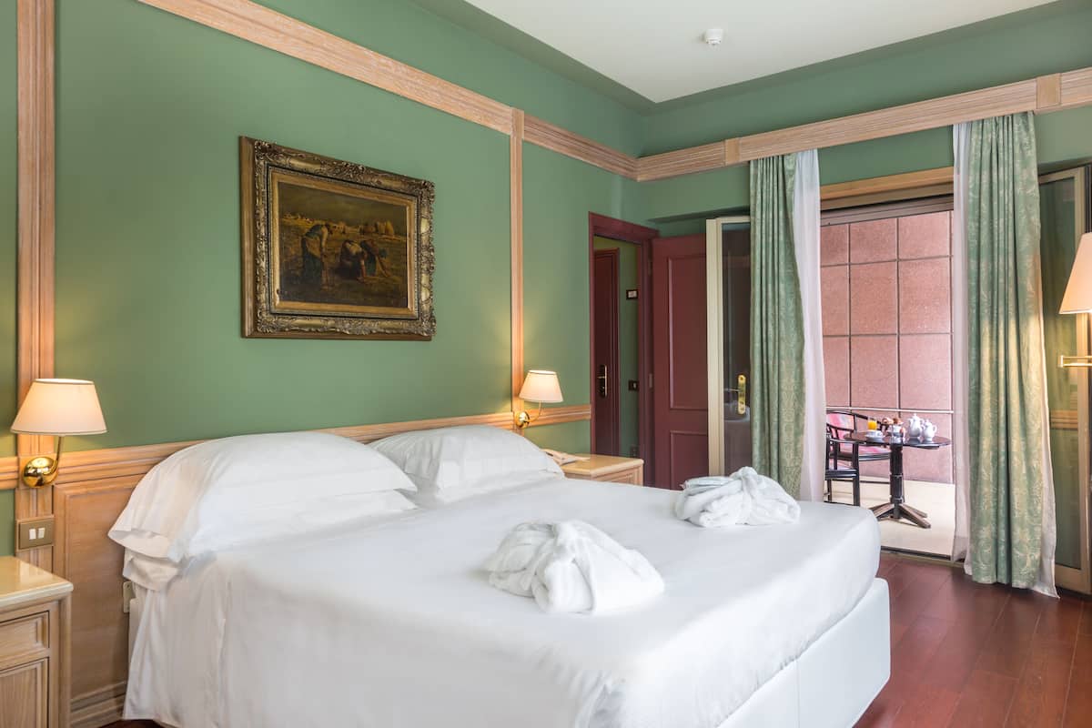 Minibar, in-room safe, desk, blackout drapes