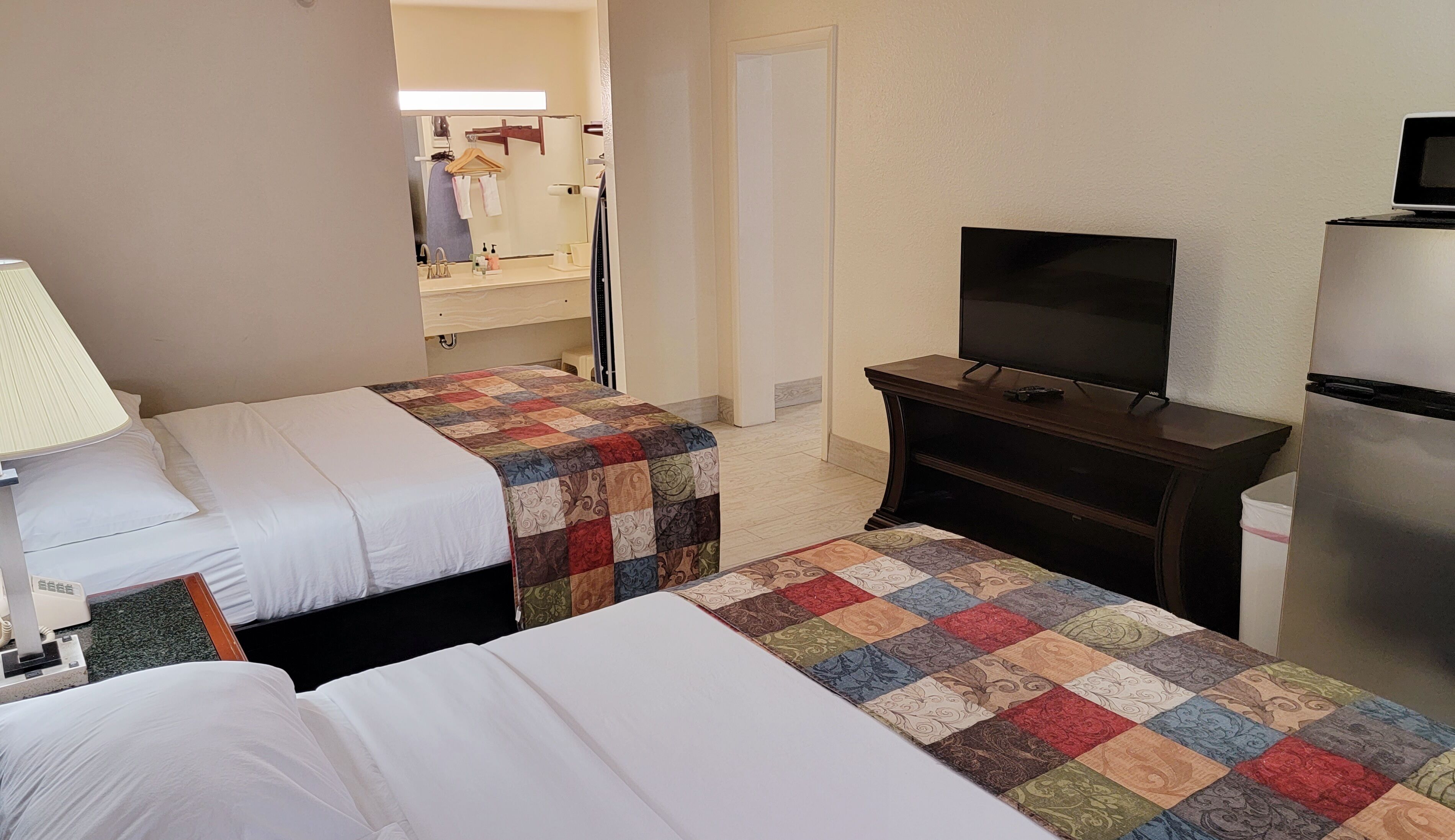 基础客房, 多张床, 无烟房 | 免费 WiFi、床单