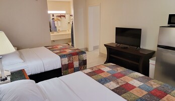 Basic Room, Multiple Beds, Non Smoking