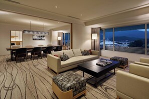 Presidential Suite, 2 Bedrooms, Mountain View | Living room