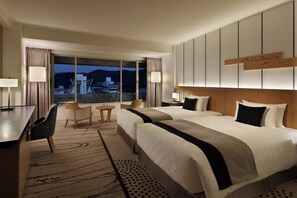 ห้องเพรสซิเดนเชียลสวีท, 2 ห้องนอน, วิวภูเขา | เครื่องนอนระดับพรีเมียม, ผ้านวมขนเป็ด, โต๊ะทำงาน