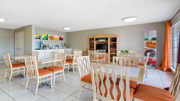 Free daily continental breakfast