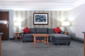 Suite | Living area | 42-inch LCD TV with cable channels, TV