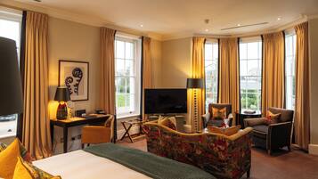 Executive Suite | In-room safe, desk, iron/ironing board, free WiFi