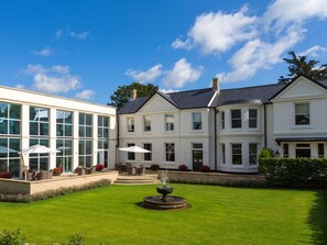 Couples treatment room(s), body treatments, hydrotherapy