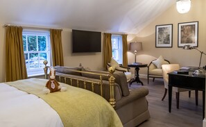 Mews Executive Suite | In-room safe, desk, iron/ironing board, free WiFi - Bedford Lodge Hotel & Spa (Newmarket)