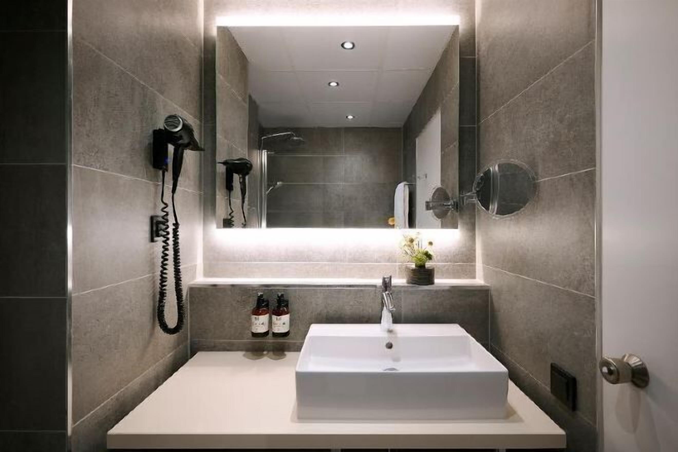 Bathroom | Deep soaking tub, rainfall showerhead, eco-friendly toiletries