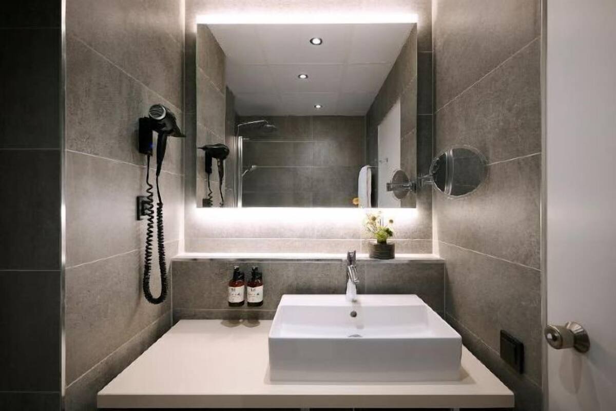 Bathroom | Deep soaking tub, rainfall showerhead, eco-friendly toiletries