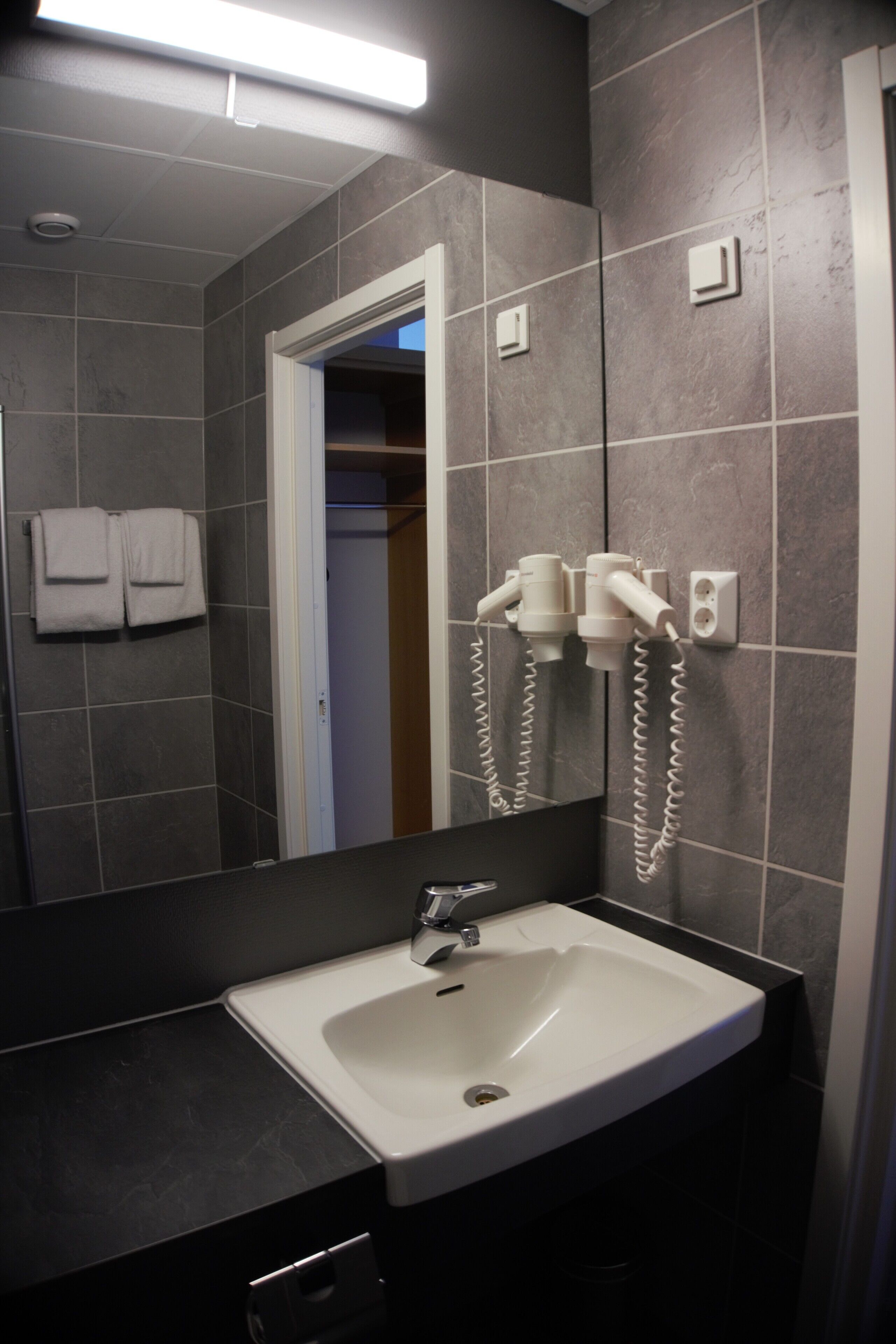 1 bedroom, desk, soundproofing, free wifi