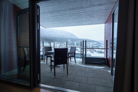 Suite | Bureau, chambres insonorisées, Wi-Fi gratuit, draps fournis. Dombås Hotel
