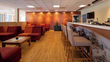 Lobby-lounge