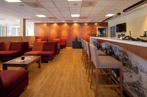 Bar-salon dans le hall