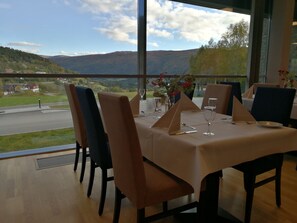 저녁 식사 제공, 현지 요리