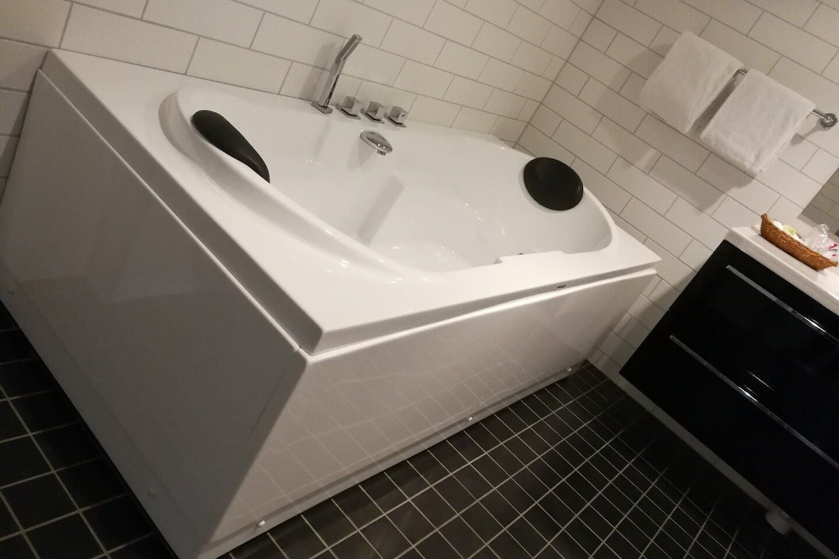 suite | bathroom | shower, hair dryer, towels