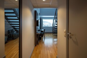 Bureau, chambres insonorisées, Wi-Fi gratuit, draps fournis