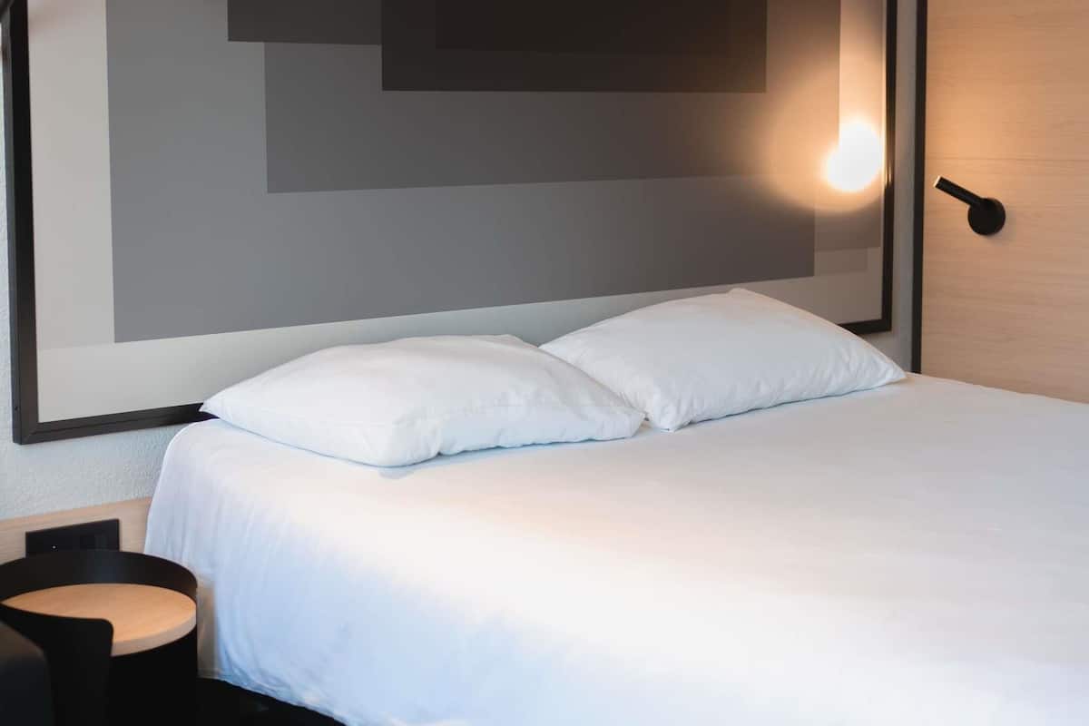 Superior Room, 1 Double Bed | In-room safe, desk, laptop workspace, blackout drapes