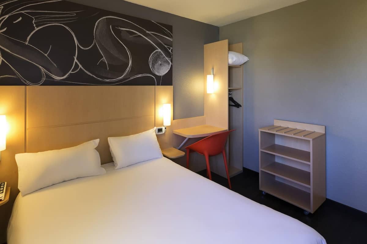 Standard Double Room, 1 Double Bed with Sofa bed | In-room safe, desk, laptop workspace, blackout drapes