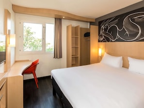 In-room safe, desk, laptop workspace, blackout curtains
