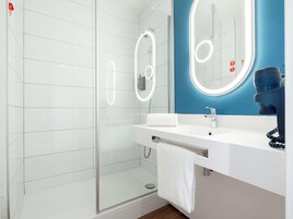 Standard Twin Room, 2 Twin Beds | In-room safe, desk, laptop workspace, blackout drapes
