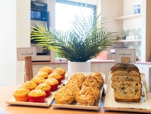 Colazione a buffet a pagamento, servita tutte le mattine 