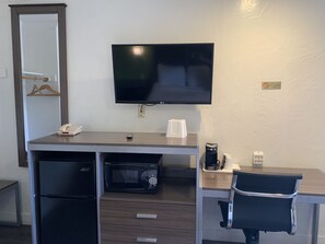 Deluxe Room, 1 Queen Bed, Accessible, Non Smoking