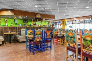 Dîner et souper servis sur place, cuisine mexicaine