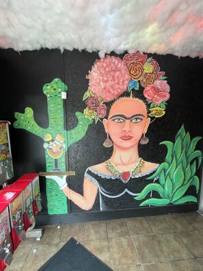 Se sirven comidas, cenas y cocina mexicana 