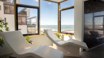 Sauna, hot tub, steam room, Turkish bath/hammam, hydrotherapy