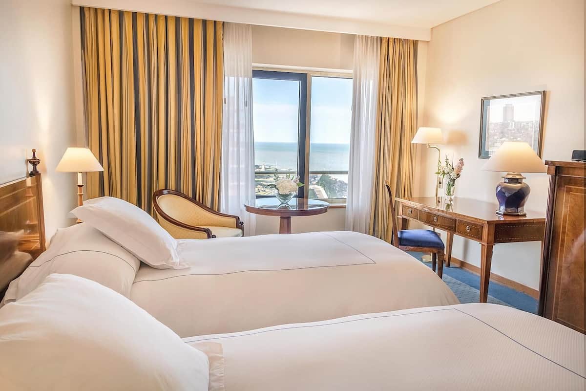 Seprai Frette Italia, seprai premium, selimut bulu angsa, dan minibar