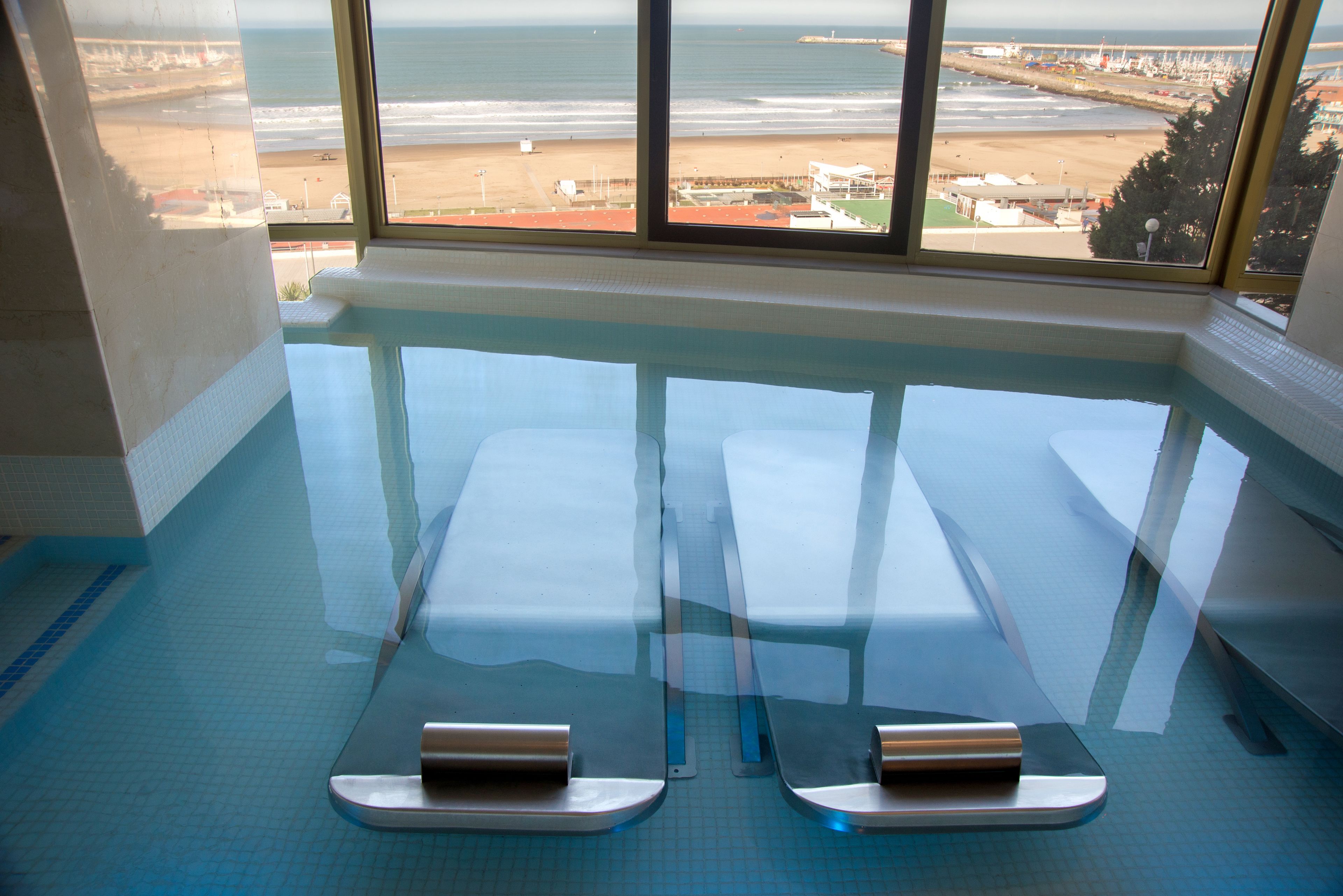 sauna, hot tub, steam room, turkish bath/hammam, hydrotherapy