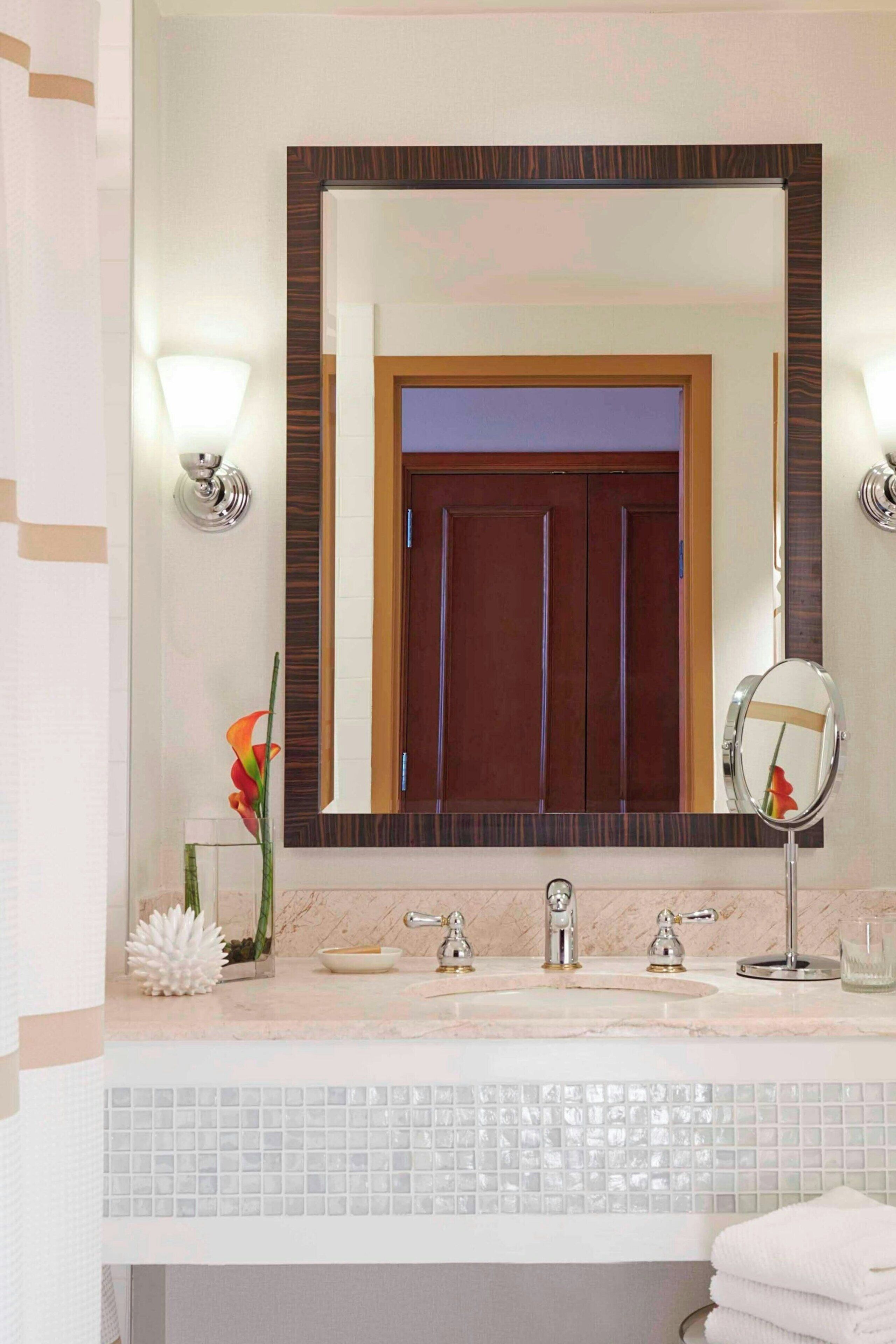 combined shower/bathtub, eco-friendly toiletries, hair dryer, towels