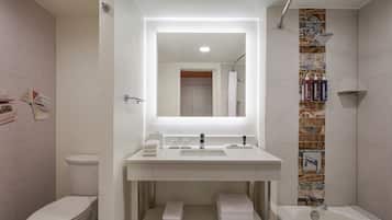 A bathroom with a toilet, sink, and bathtub.
