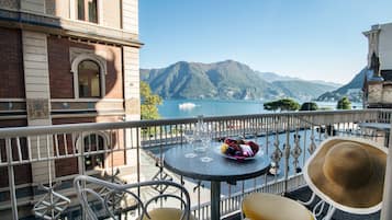 Doppia panoramica, balcone, vista lago | Biancheria da letto di alta qualità, una cassaforte in camera